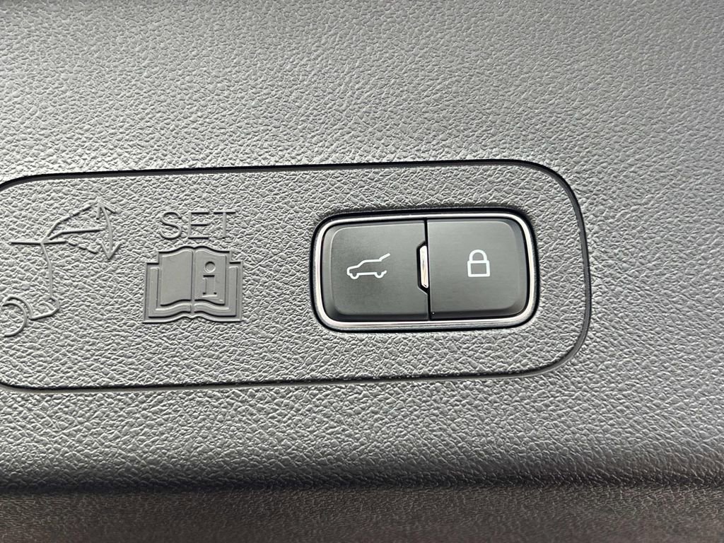 Used 2025 Lincoln Aviator Reserve w/ Equipment Group 201A image 10