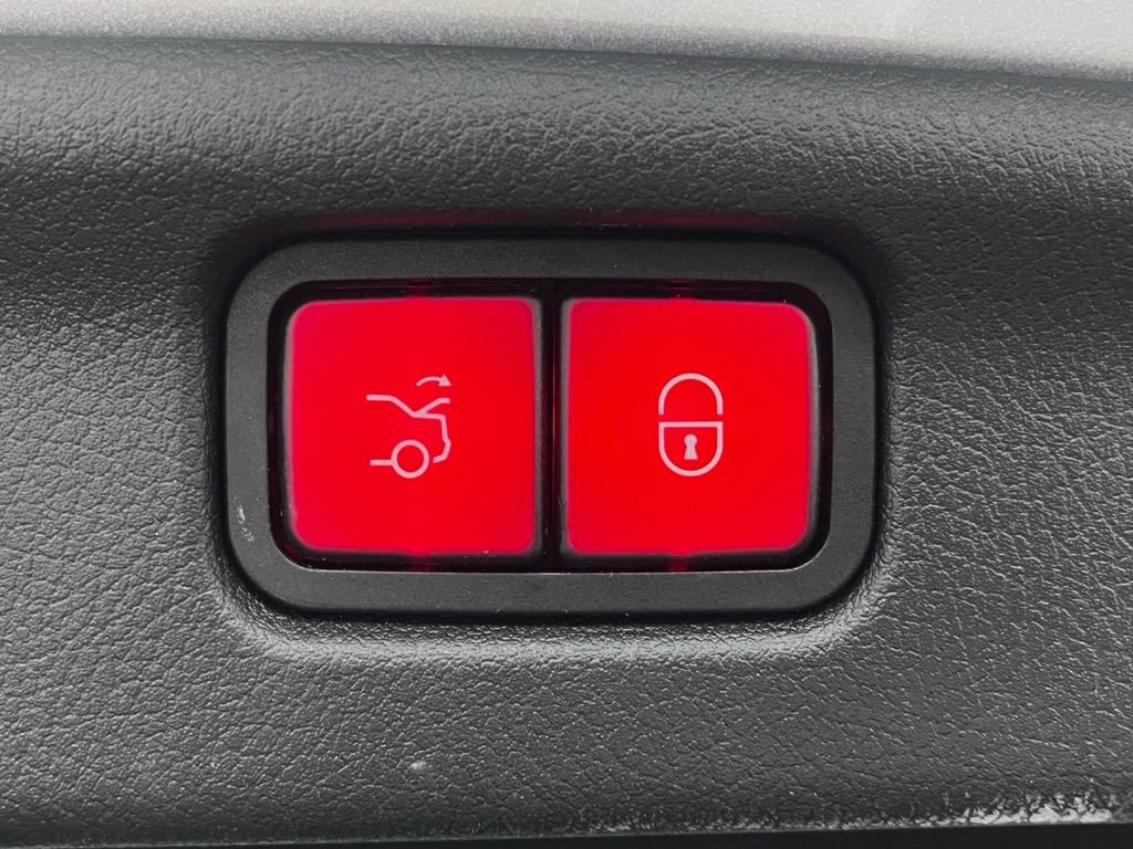 Used 2022 Mercedes-Benz C 300 4MATIC Sedan image 10