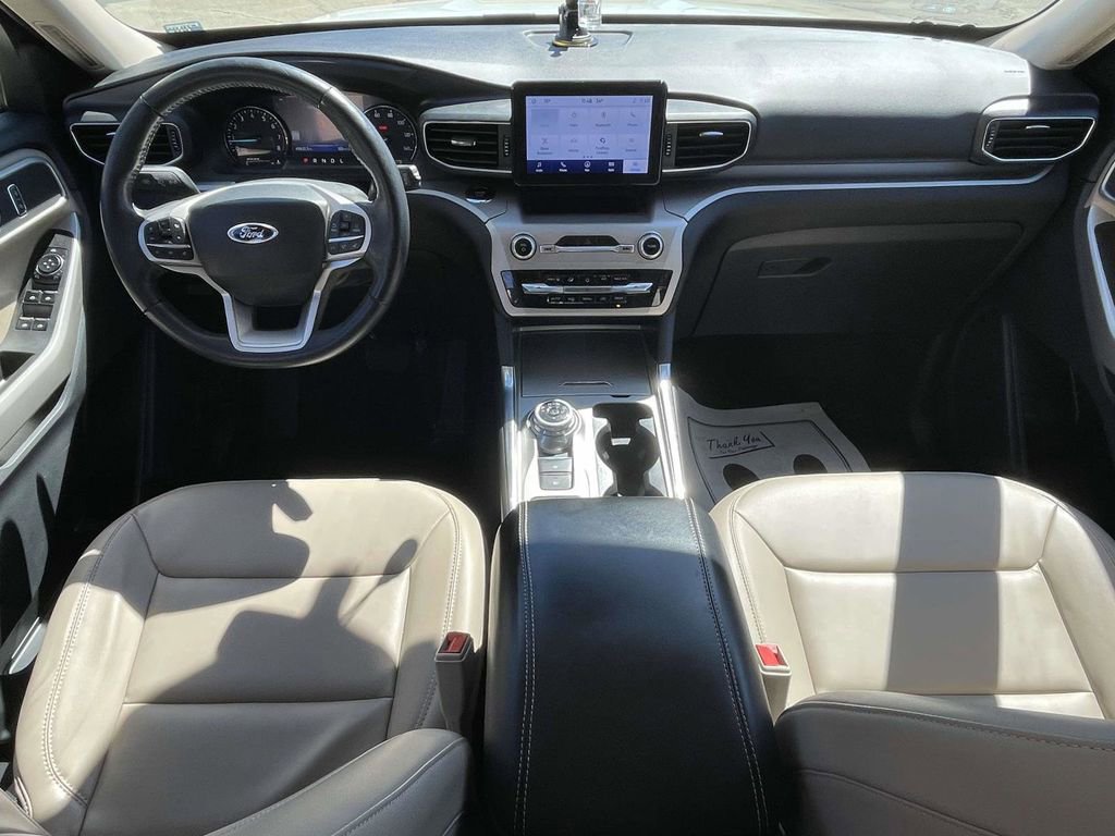 Used 2022 Ford Explorer XLT w/ Equipment Group 202A image 11