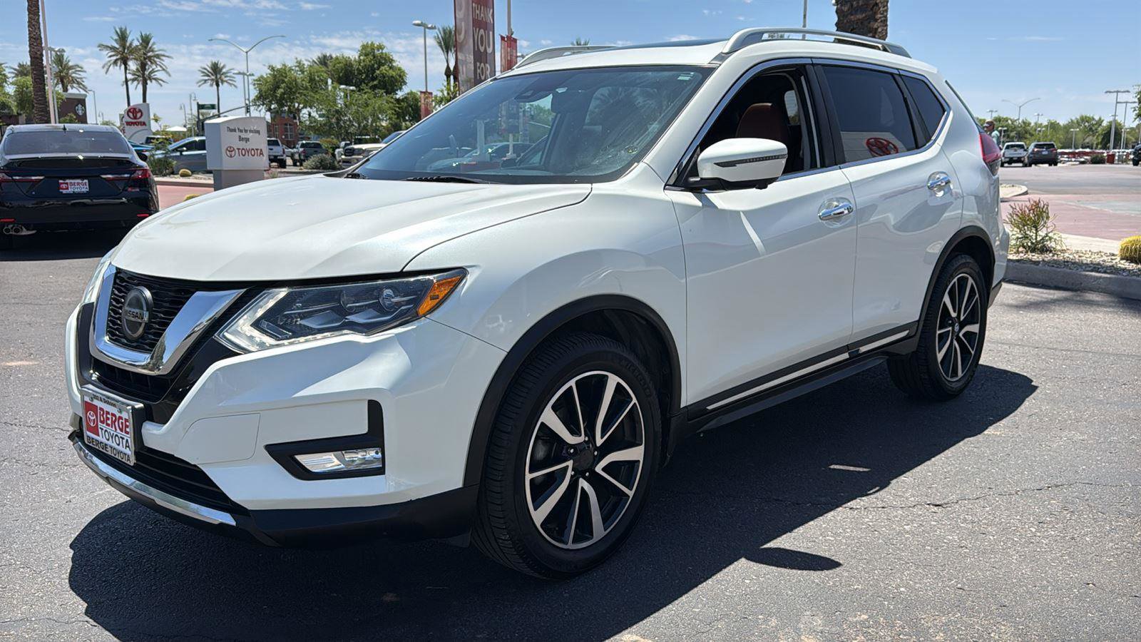 Used 2018 Nissan Rogue SL w/ Premium Package AWD/4WD image 3