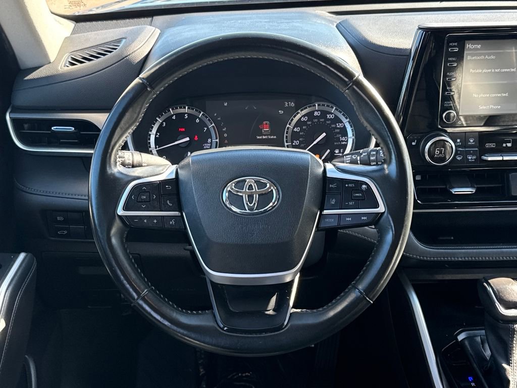 Used 2022 Toyota Highlander XLE image 18