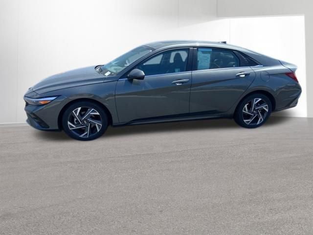 Certified 2025 Hyundai Elantra SEL FWD image 2