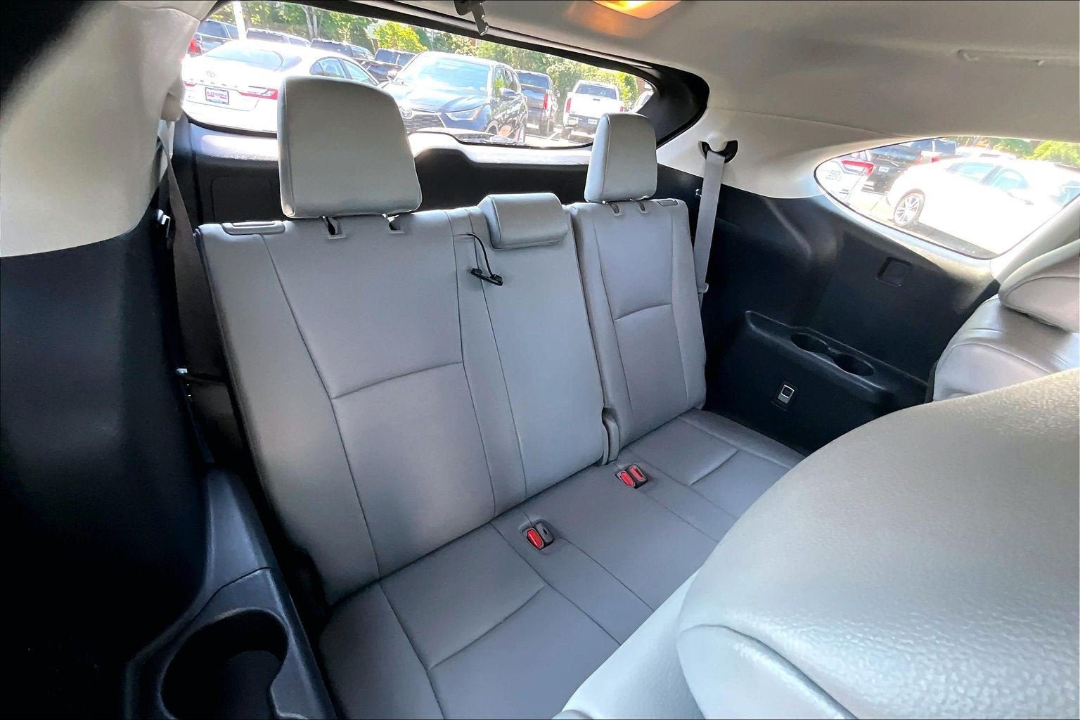 Used 2021 Toyota Highlander XLE AWD/4WD image 27