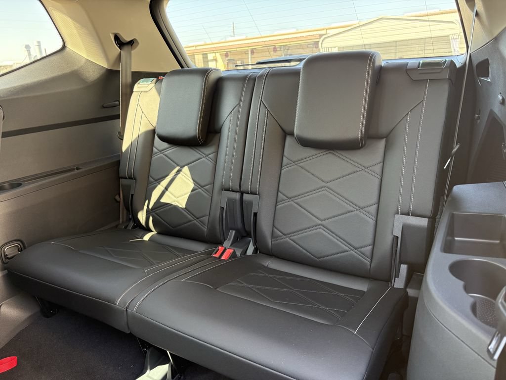 Used 2025 Volkswagen Atlas SE FWD image 23