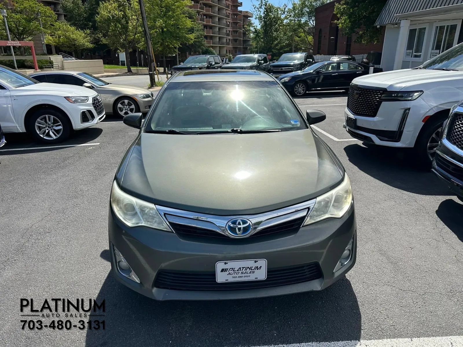 Used 2012 Toyota Camry XLE w/ Leather Pkg FWD image 4