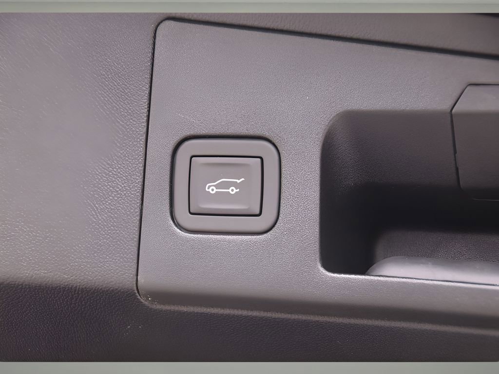 Used 2026 Cadillac XT5 Luxury w/ LPO, Floor Liner Package FWD image 22