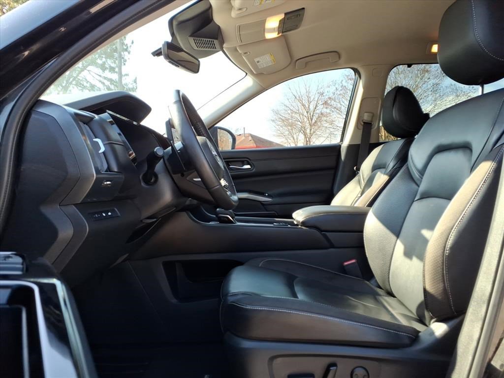 Used 2024 Nissan Pathfinder SL w/ Cargo Package image 30