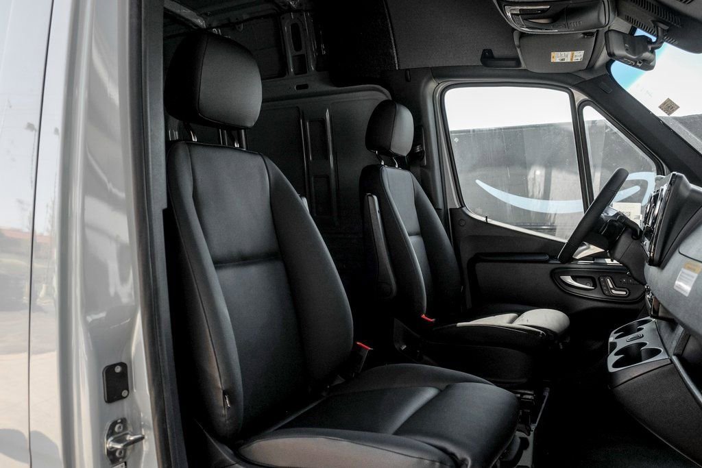 Used 2025 Mercedes-Benz Sprinter 2500 image 25