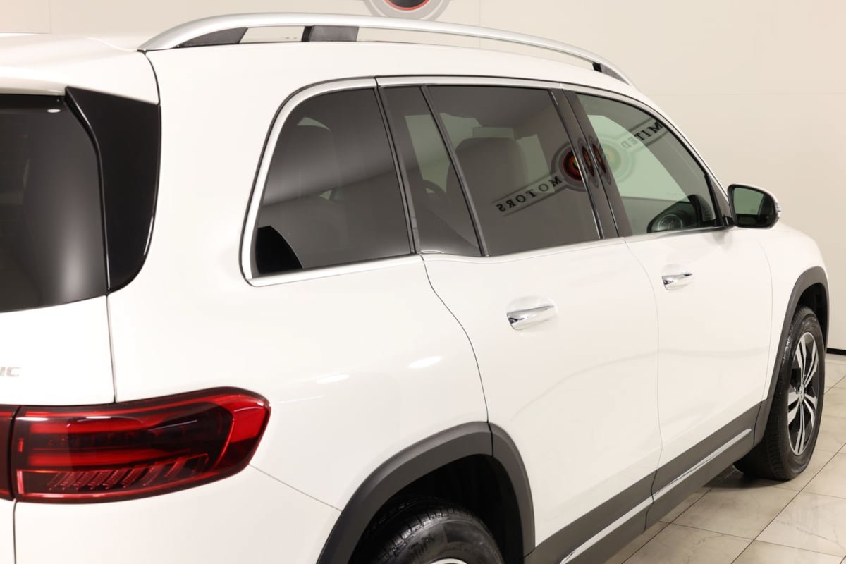 Used 2025 Mercedes-Benz GLB 250 4MATIC image 40