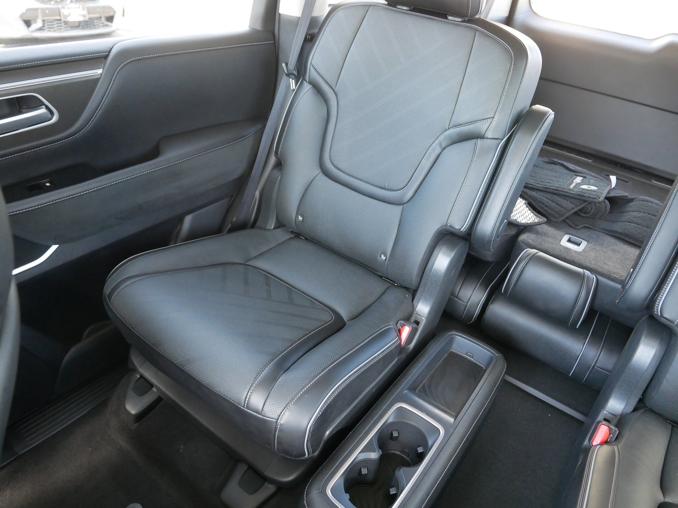 Certified 2025 INFINITI QX80 Luxe image 12