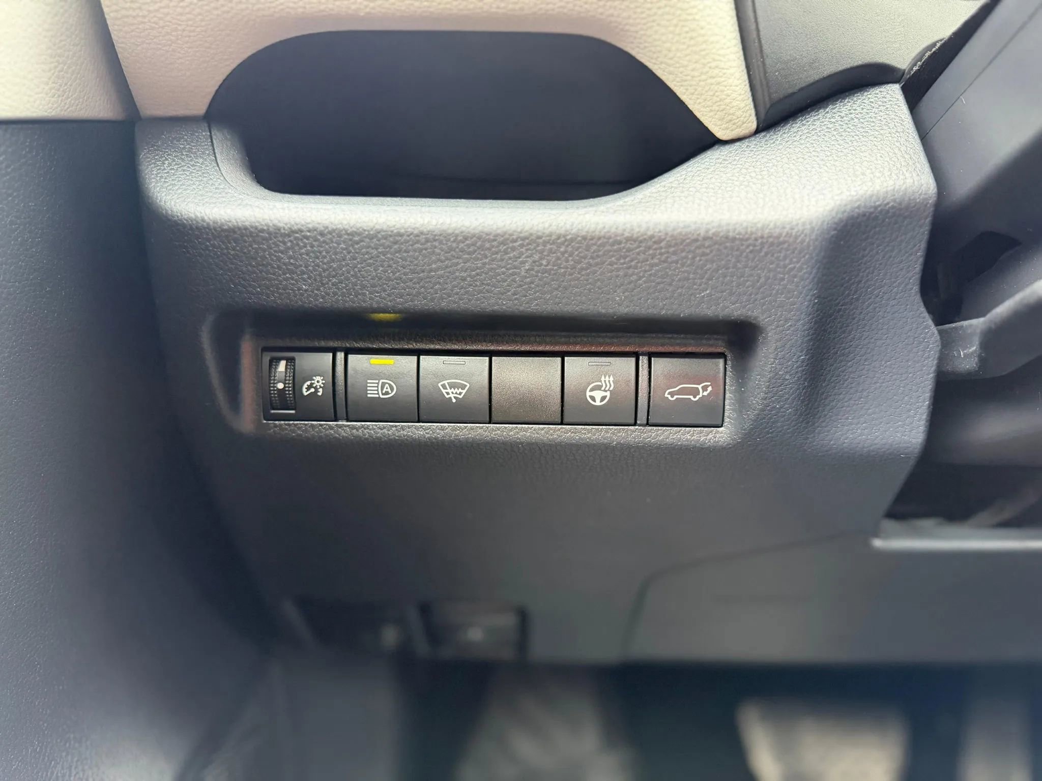 Used 2019 Toyota RAV4 XLE Premium image 20