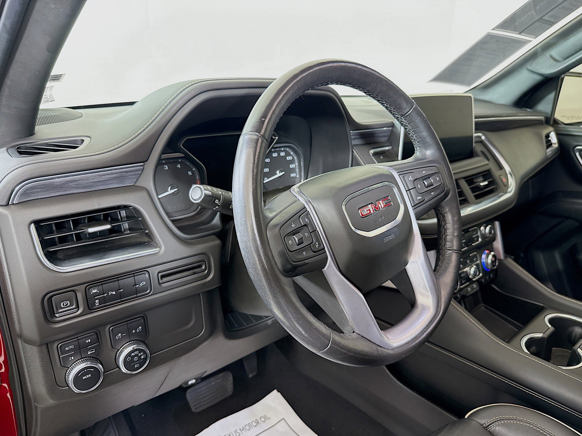 Used 2021 GMC Yukon SLT w/ SLT Premium Package image 9