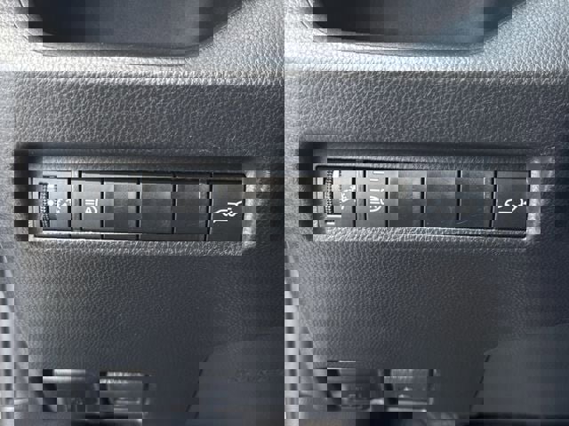 Used 2021 Toyota RAV4 XLE Premium image 24