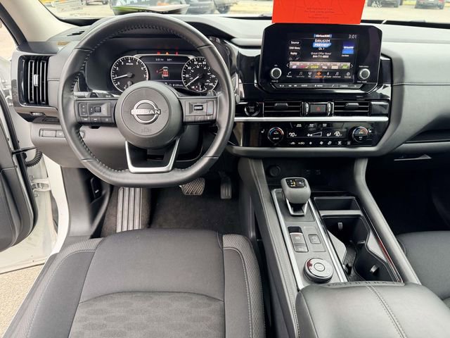 Used 2025 Nissan Pathfinder SV AWD/4WD image 17