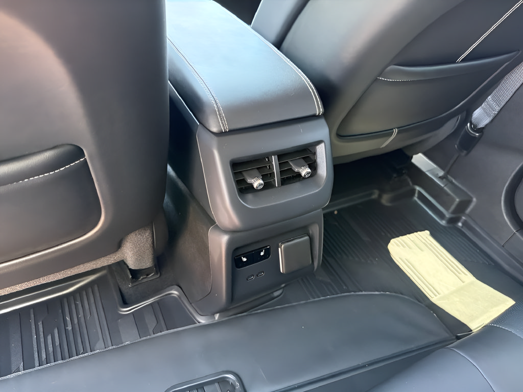 Certified 2025 Cadillac Optiq Sport 2 w/ LPO, Floor Liner Package AWD/4WD image 40