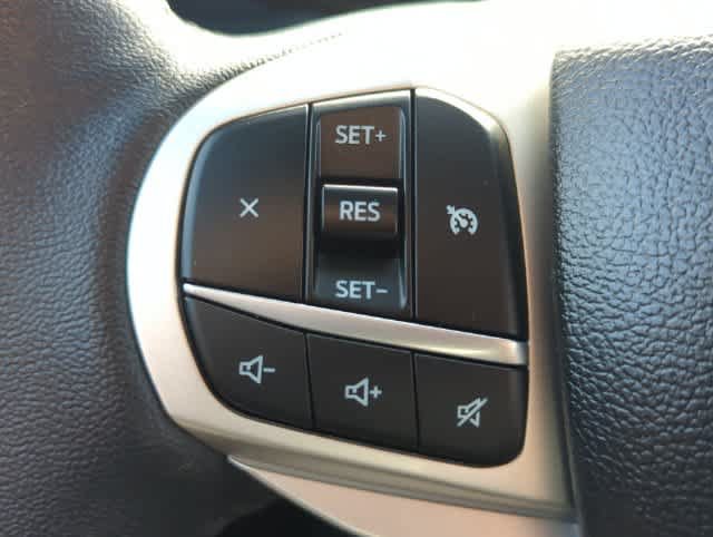 Used 2023 Ford Explorer XLT AWD/4WD image 25