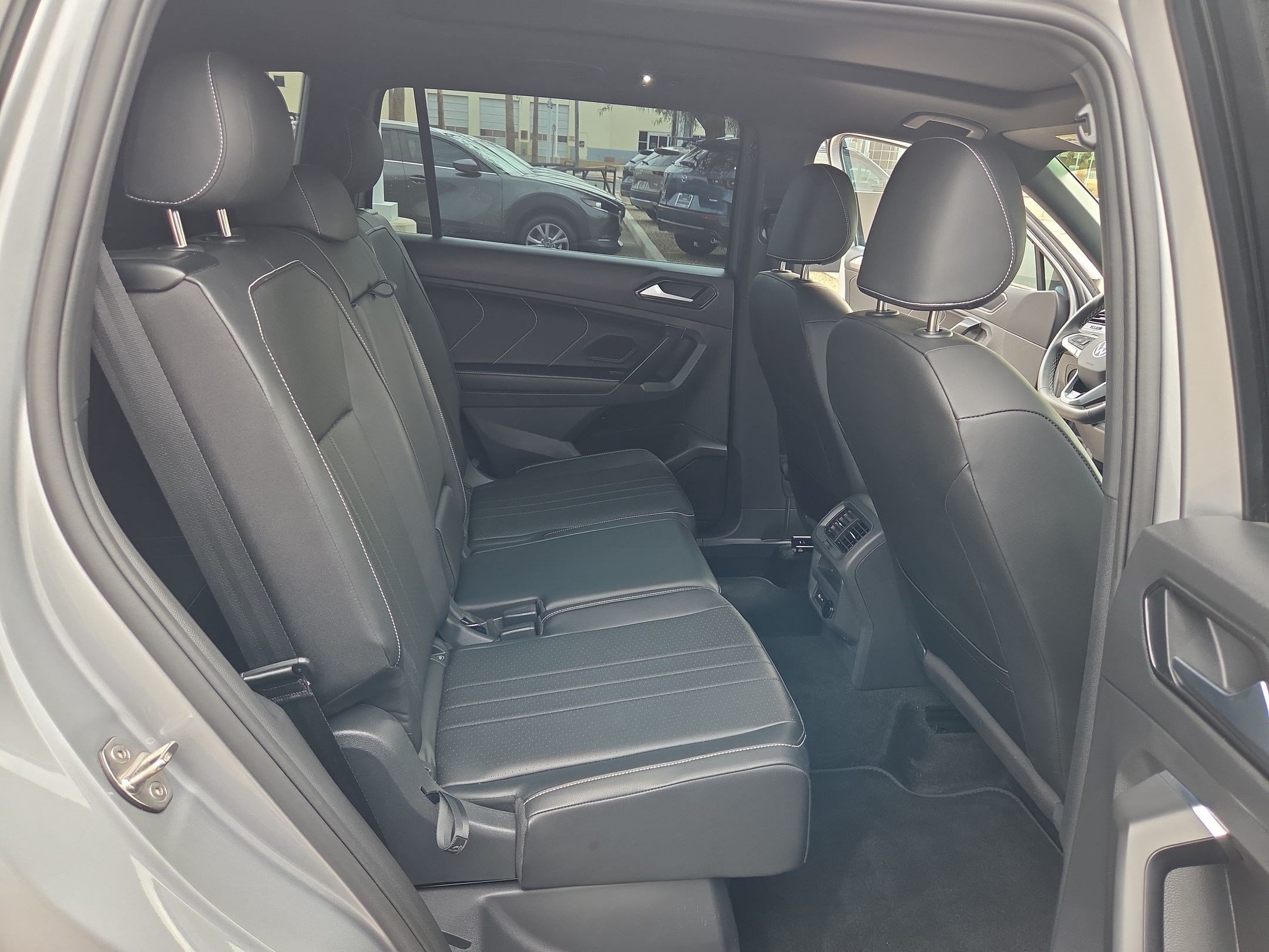 Used 2023 Volkswagen Tiguan SE R-Line FWD image 27