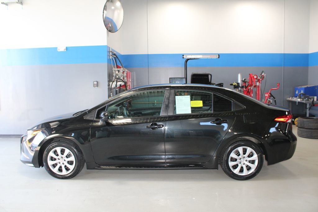 Used 2022 Toyota Corolla LE FWD image 16