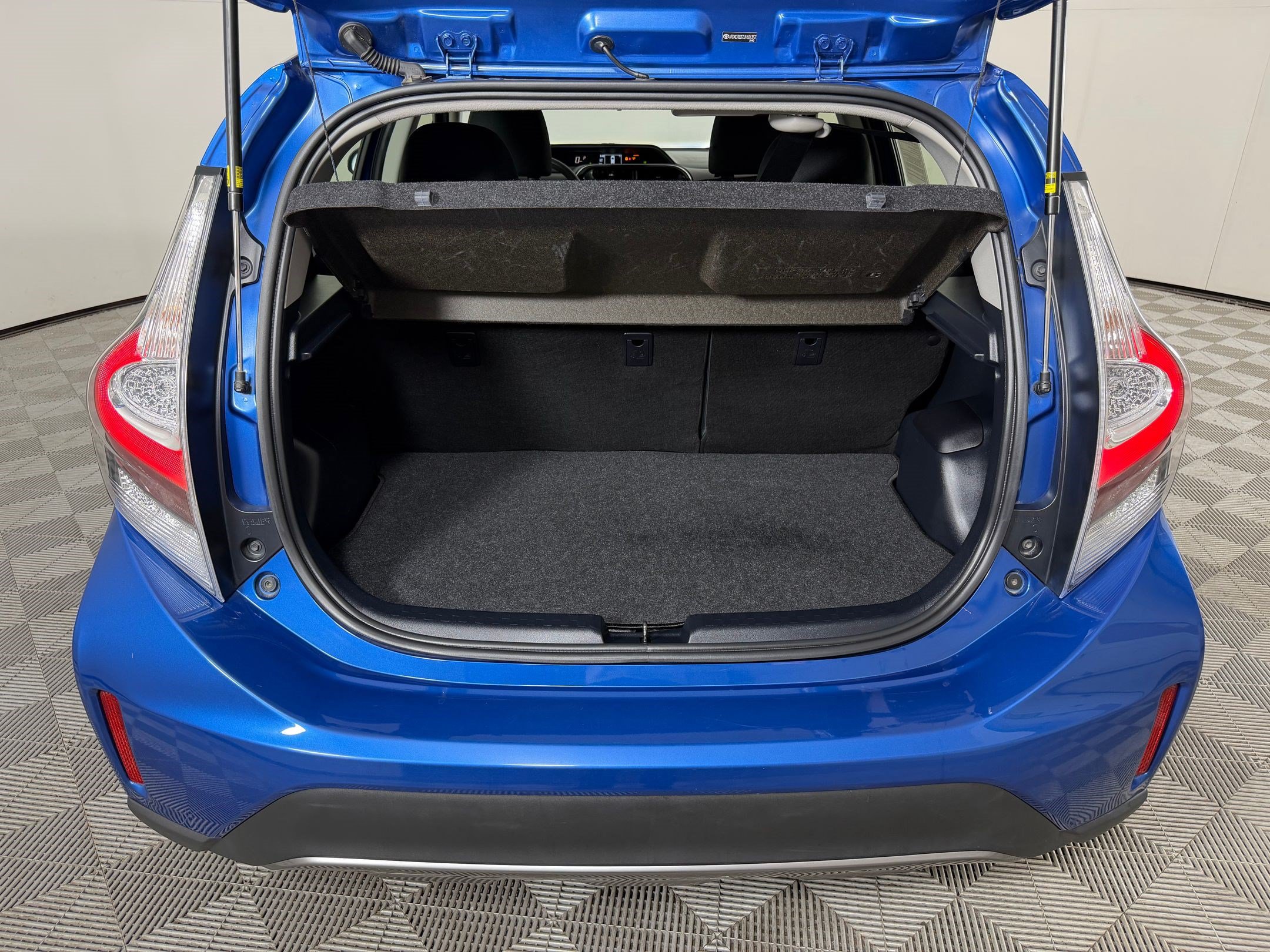 Used 2018 Toyota Prius C Two FWD image 22