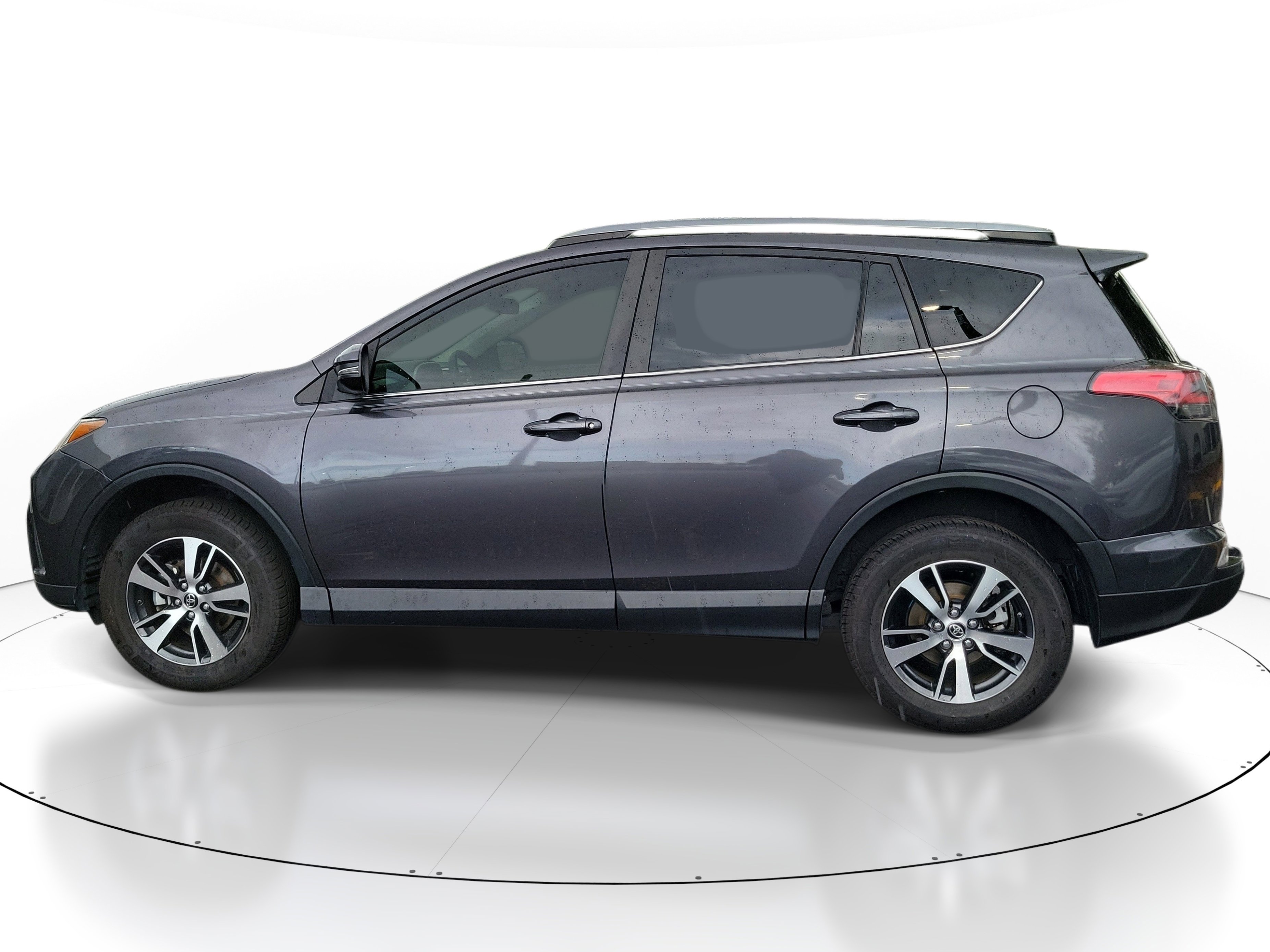 Certified 2018 Toyota RAV4 XLE AWD/4WD image 4