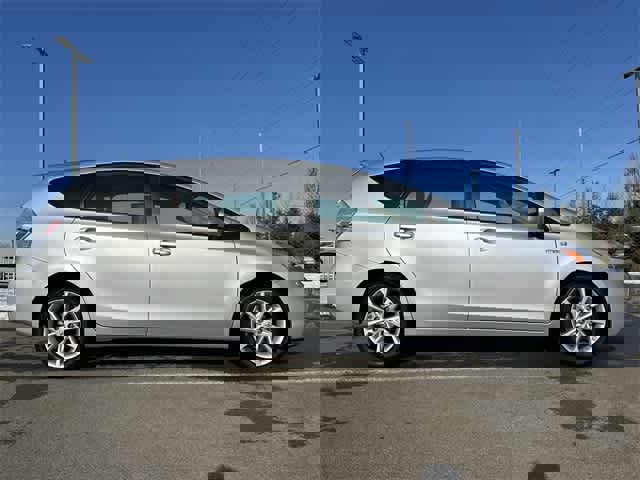 Used 2013 Toyota Prius V Five image 3