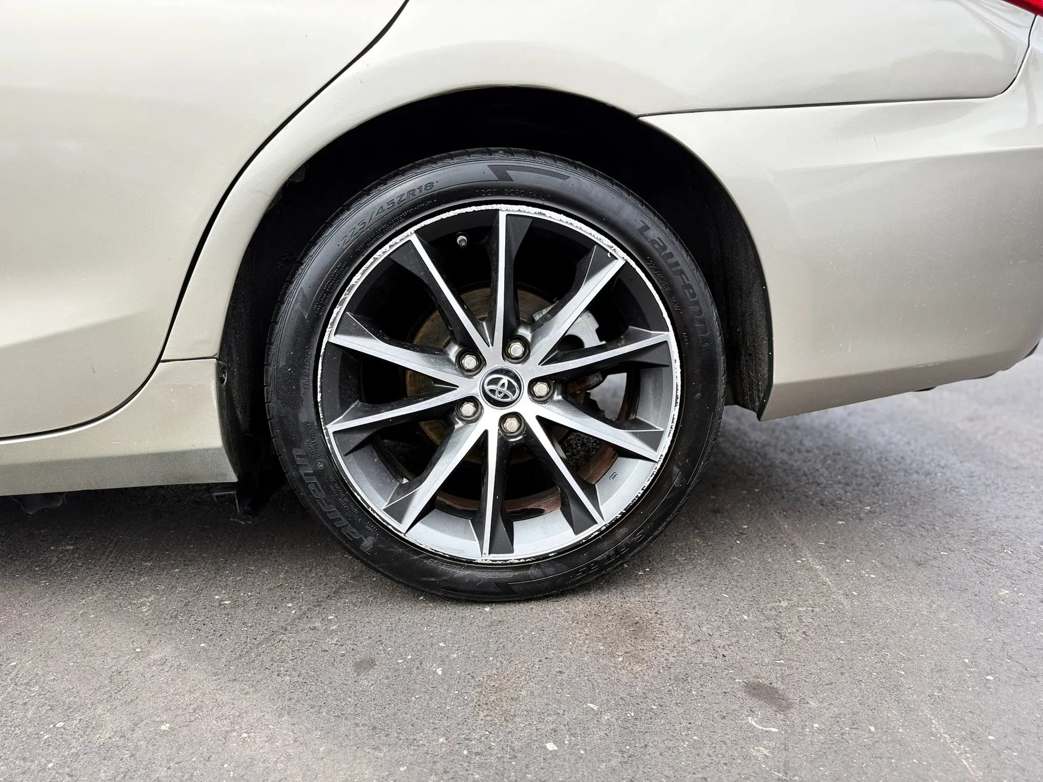 Used 2017 Toyota Camry XSE FWD image 33