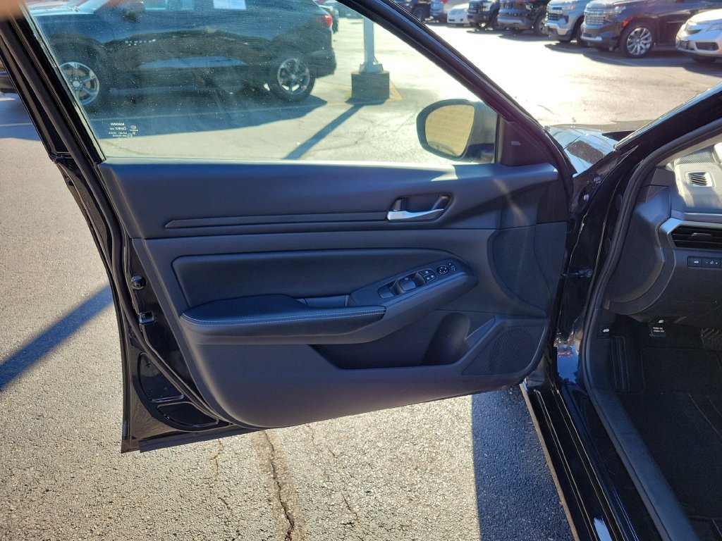 Used 2025 Nissan Altima 2.5 SV FWD image 20