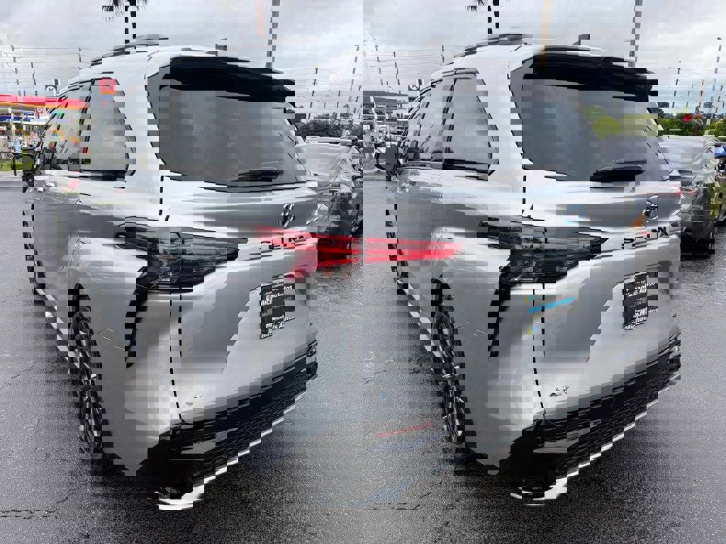 Used 2025 Toyota Sienna XSE image 7