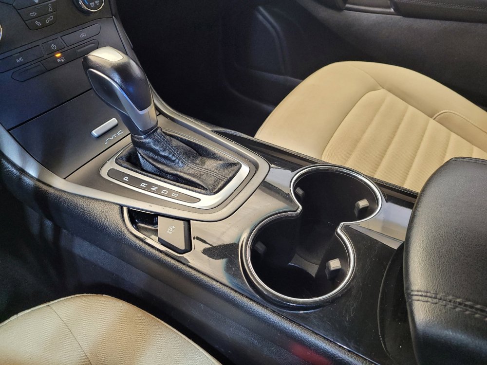 Used 2016 Ford Edge SE image 26