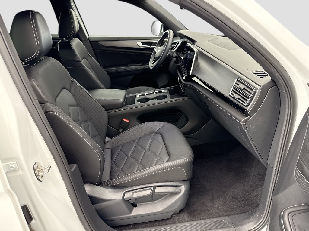 Used 2024 Volkswagen Atlas Cross Sport SE FWD image 18