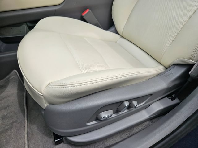 Used 2024 Cadillac XT6 Premium Luxury w/ Technology Package AWD/4WD image 8
