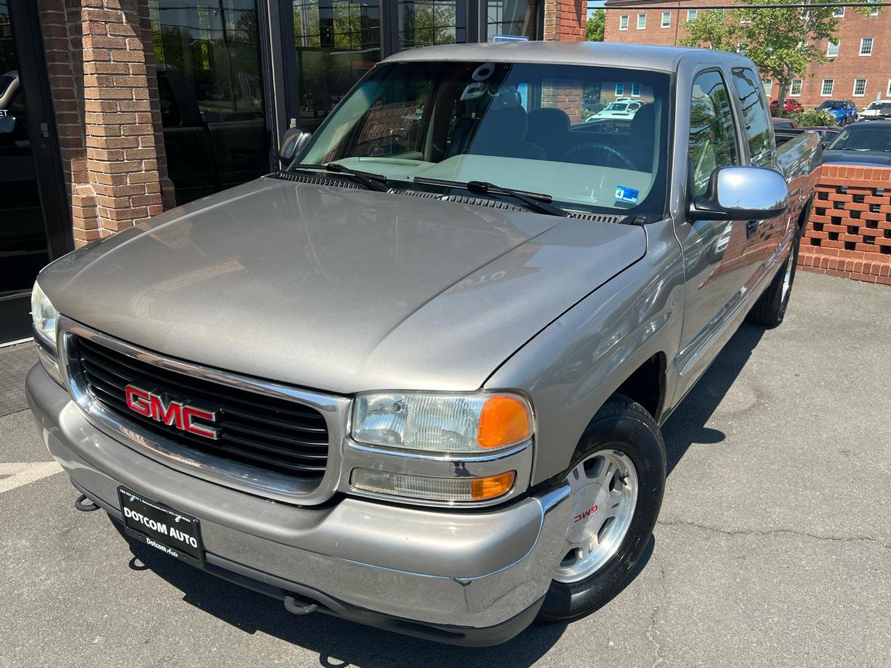 Used 2000 GMC Sierra 1500 2WD Extended Cab w/ Convenience Plus Group image 2