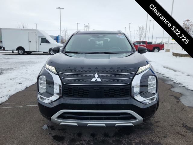 Used 2023 Mitsubishi Outlander SEL video 2