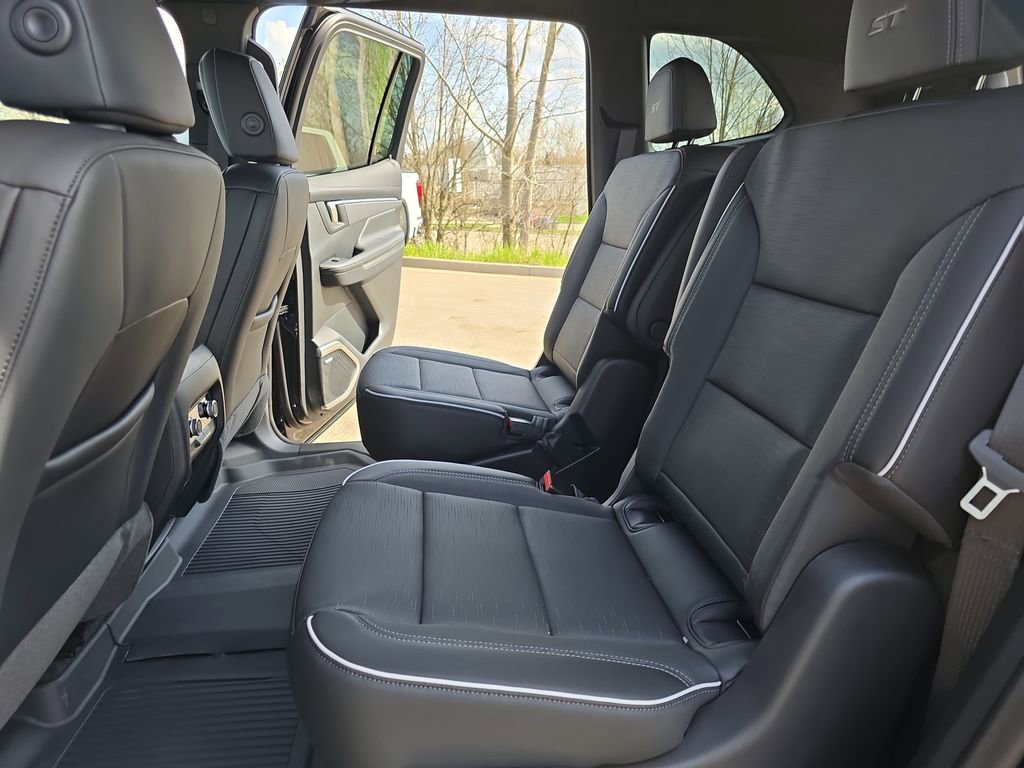 New 2026 Buick Enclave Sport Touring w/ LPO, Floor Liner Package AWD/4WD image 15