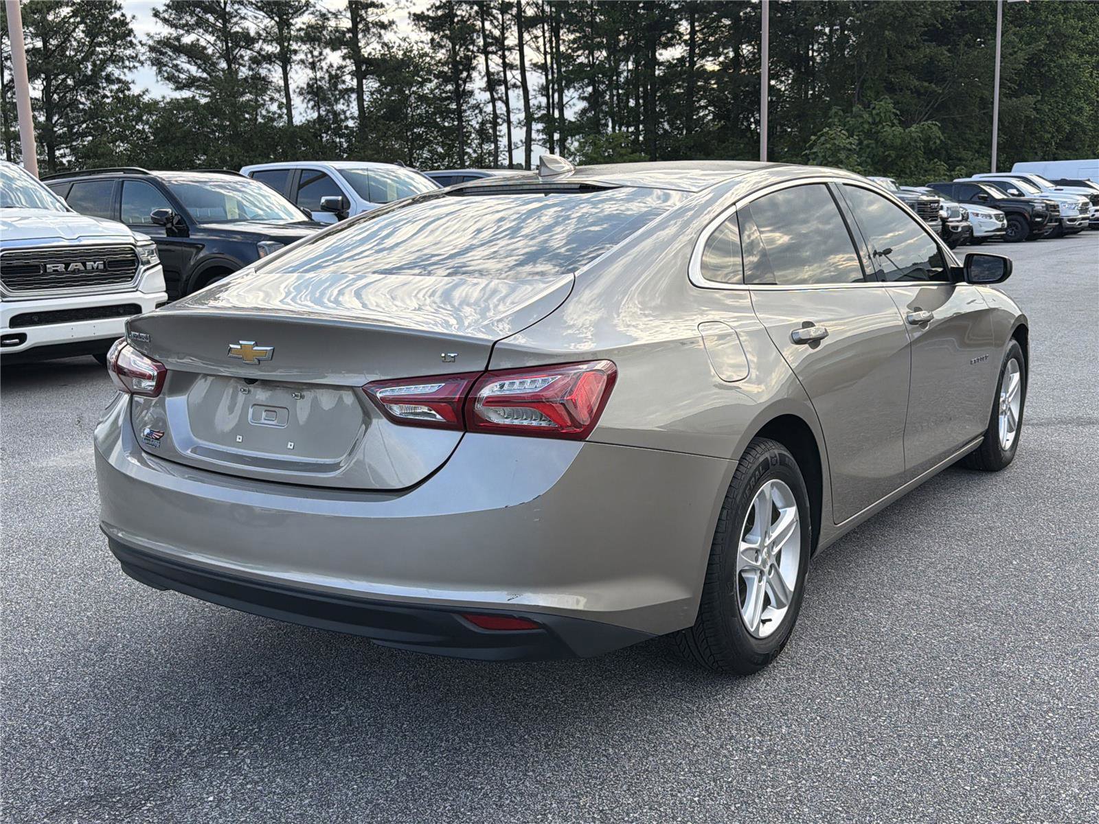 Used 2022 Chevrolet Malibu LT FWD image 5