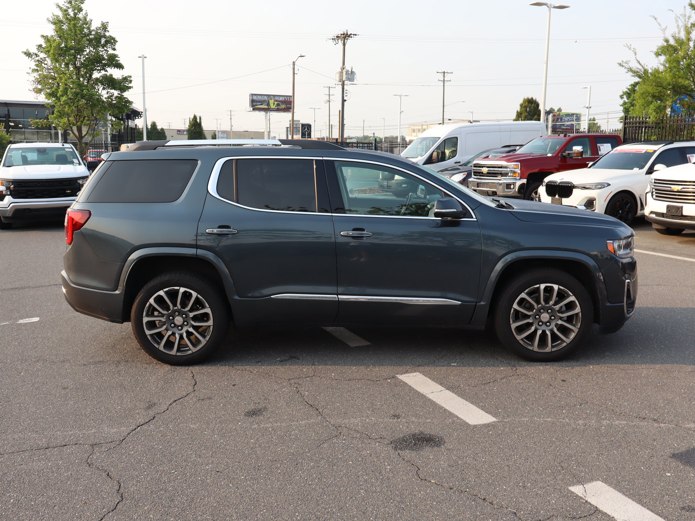 Used 2020 GMC Acadia Denali w/ Technology Package FWD image 11