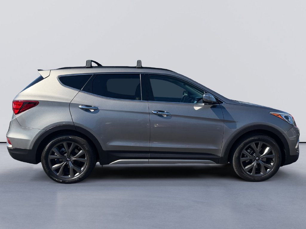 Used 2017 Hyundai Santa Fe Sport FWD image 2