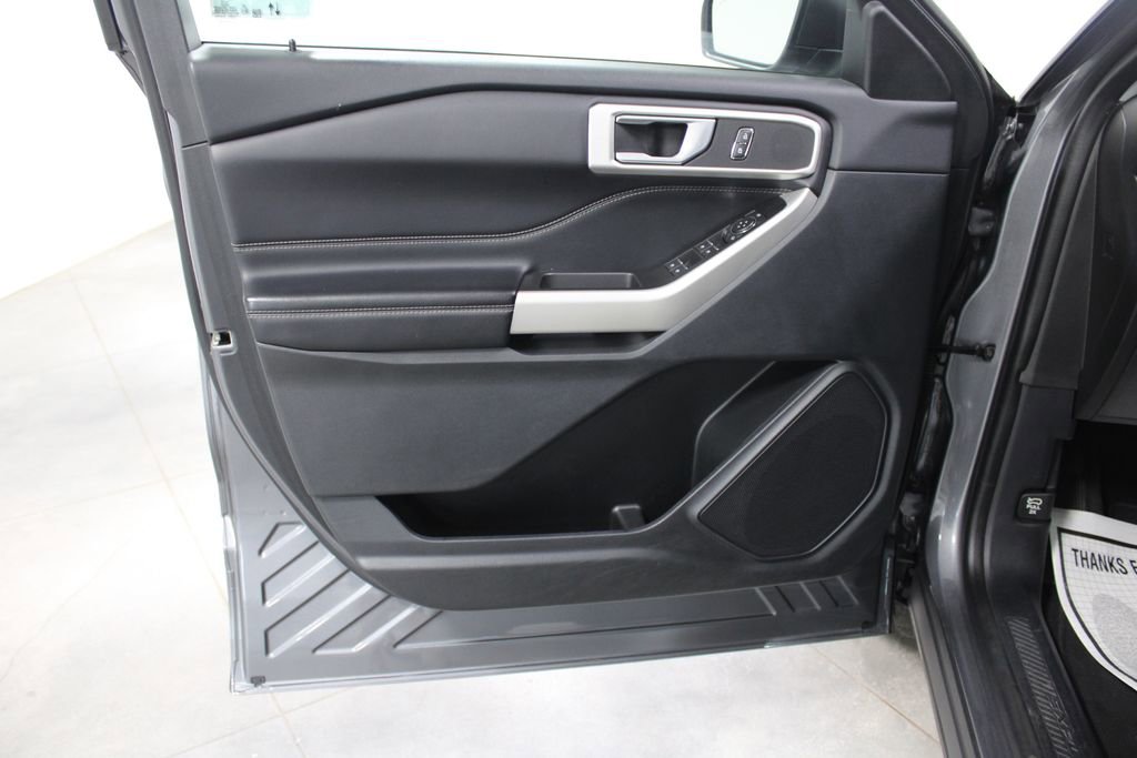Used 2022 Ford Explorer XLT w/ Equipment Group 202A image 26