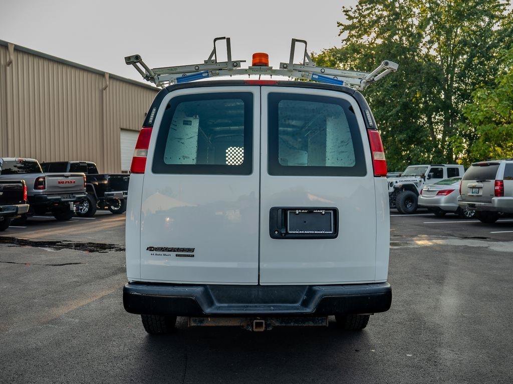 Used 2016 Chevrolet Express 2500 Extended RWD image 3