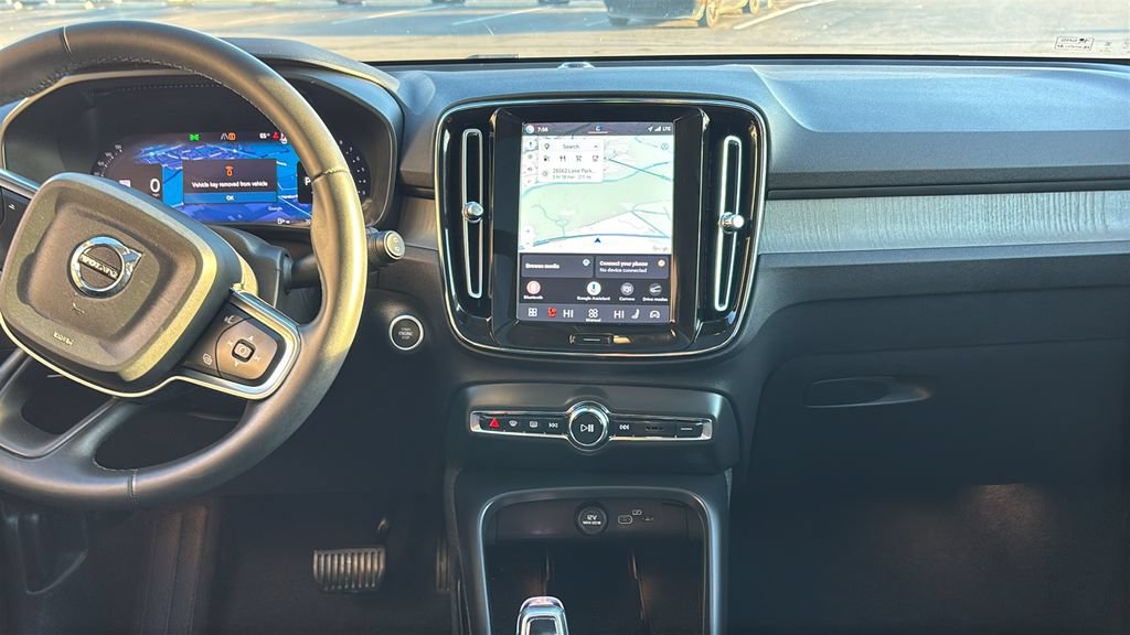 Used 2024 Volvo XC40 B5 Plus w/ Climate Package AWD/4WD image 5