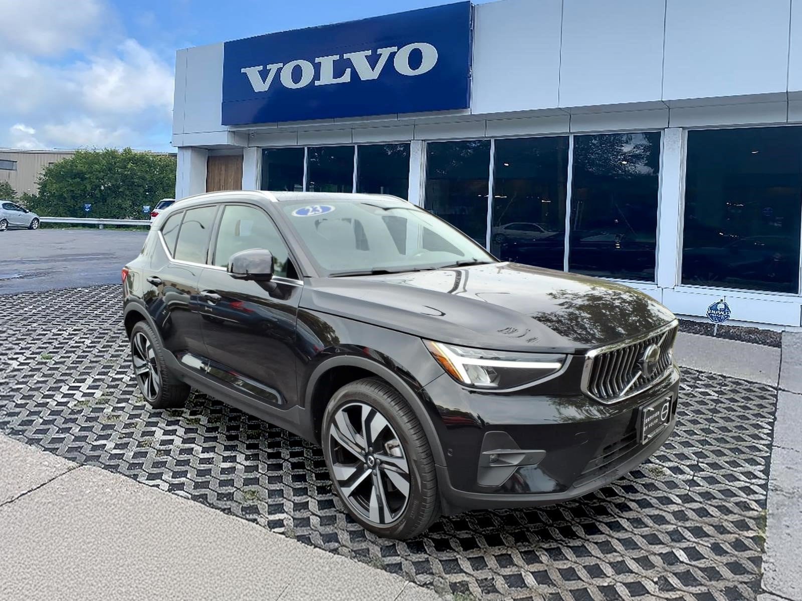 Certified 2023 Volvo XC40 B5 Plus w/ Protection Package Premier AWD/4WD image 1
