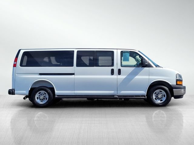 Used 2025 Chevrolet Express 3500 LT w/ LT Preferred Equipment Group RWD image 3