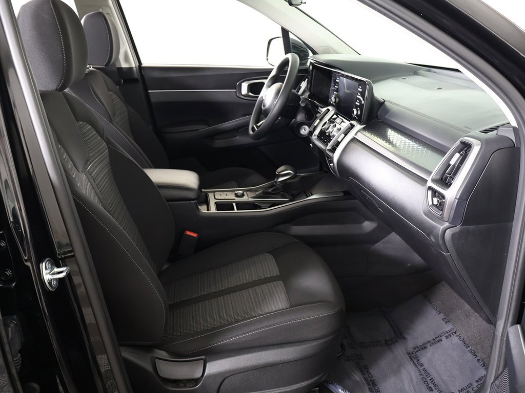 Used 2023 Kia Sorento LX image 31