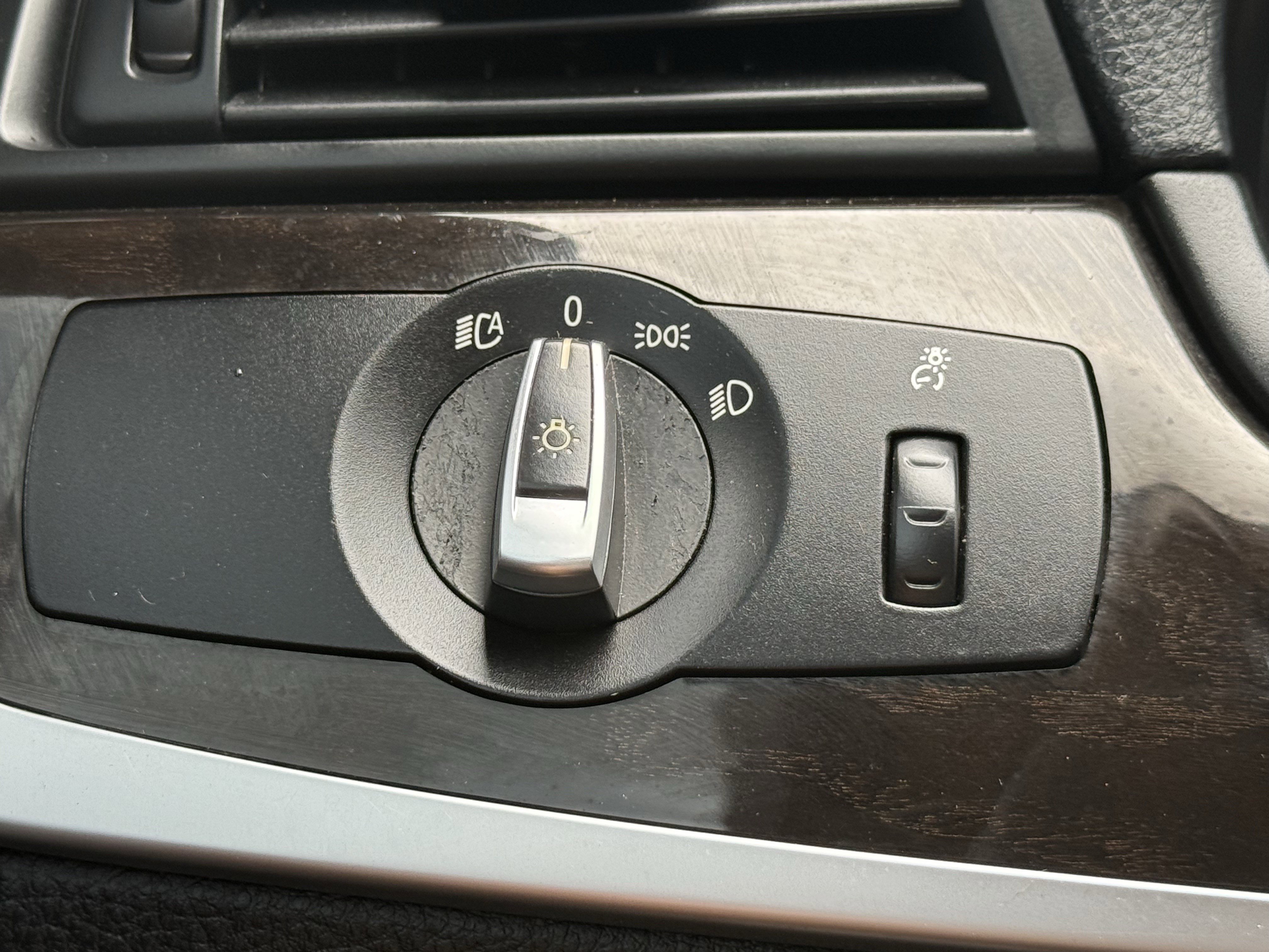 Used 2014 BMW 528i Sedan image 24