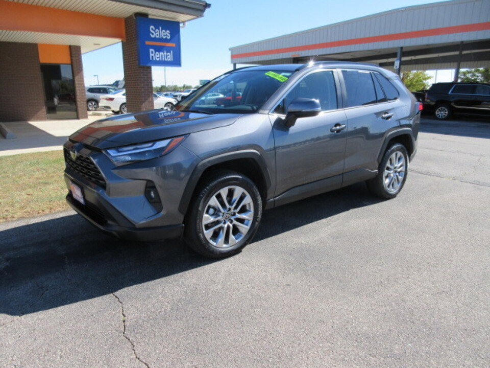 Used 2025 Toyota RAV4 XLE Premium image 36