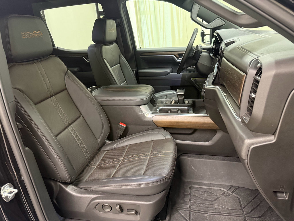 Certified 2025 Chevrolet Silverado 1500 High Country w/ High Country Premium Package AWD/4WD image 24