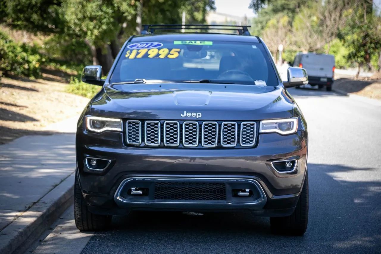 Used 2017 Jeep Grand Cherokee Overland image 2