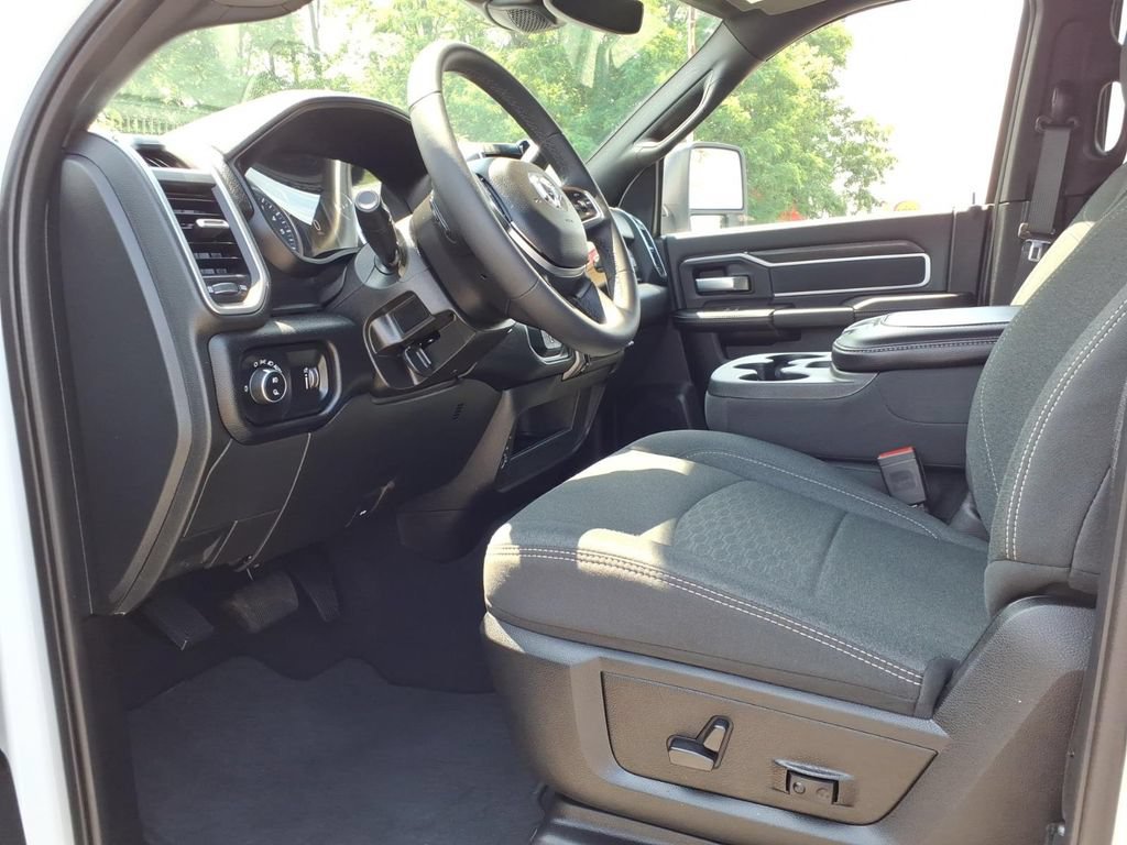 Used 2025 RAM 2500 Big Horn AWD/4WD image 13