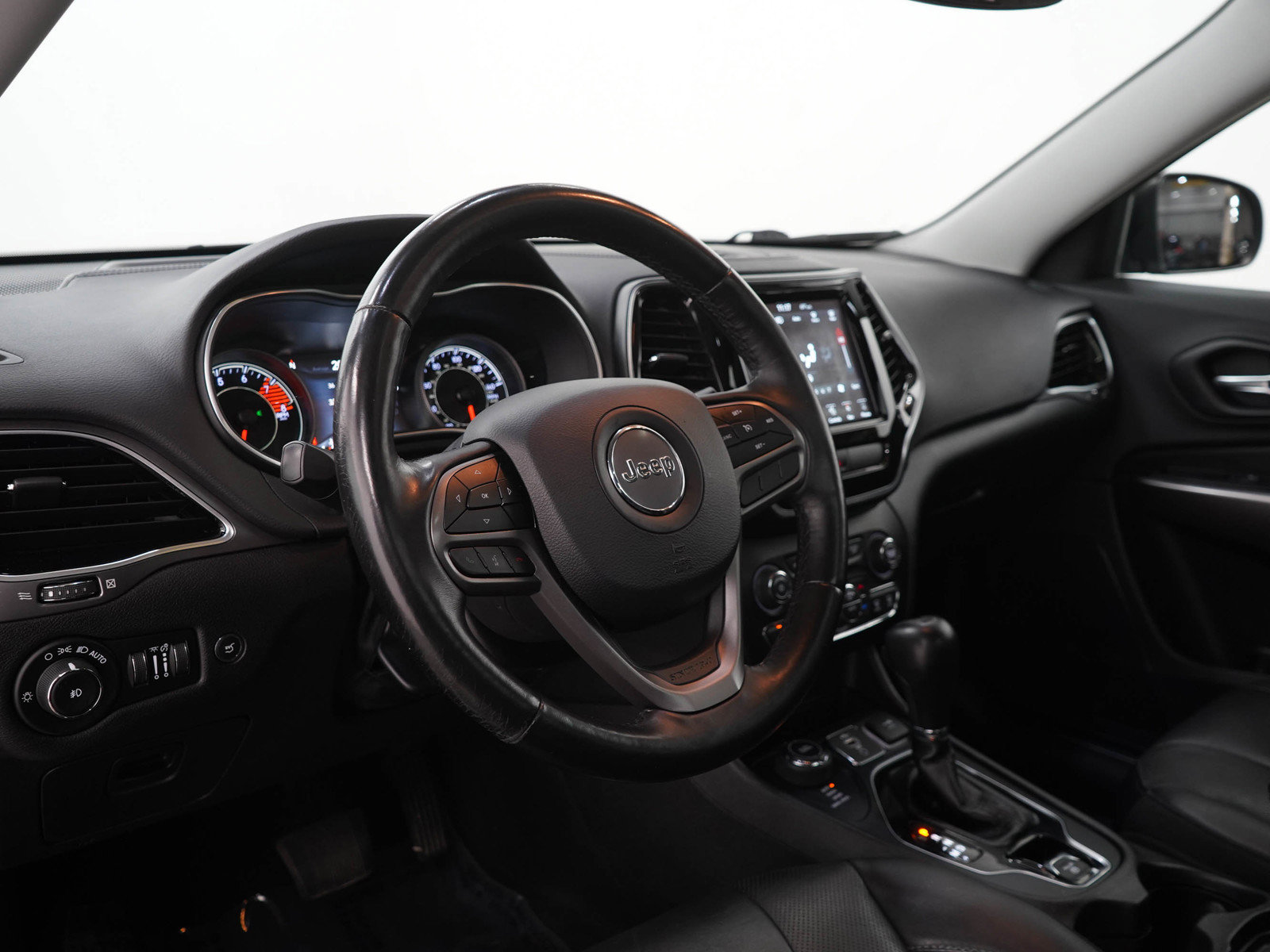 Used 2019 Jeep Cherokee Limited AWD/4WD image 26