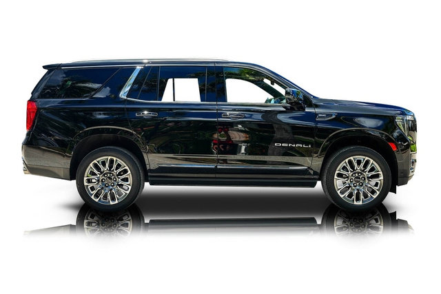Used 2023 GMC Yukon Denali Ultimate AWD/4WD image 2